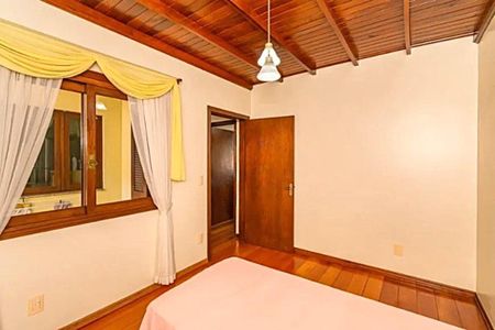 Casa à venda com 216m², 4 quartos e 2 vagas Casa à venda com 216m², 4 quartos e 2 vagasQuarto 2