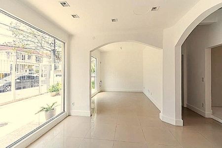 Casa à venda com 216m², 4 quartos e 2 vagas