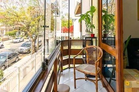 Casa à venda com 216m², 4 quartos e 2 vagas Casa à venda com 216m², 4 quartos e 2 vagasvaranda