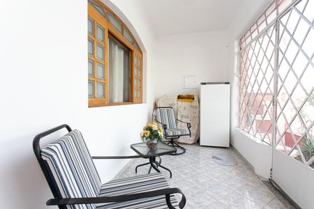 Casa à venda com 192m², 2 quartos e 3 vagasVaranda de Entrada