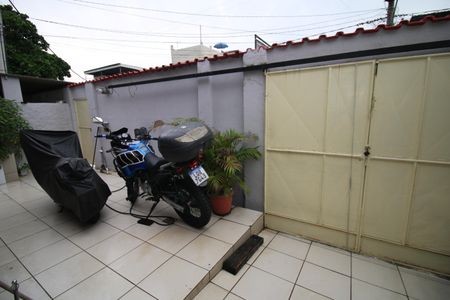 Casa à venda com 62m², 3 quartos e 2 vagasGaragem