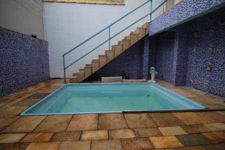 Casa à venda com 62m², 3 quartos e 2 vagasPiscina