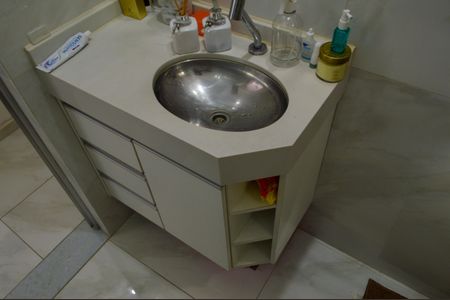 Casa à venda com 408m², 3 quartos e 4 vagasBanheiro - Casa 1