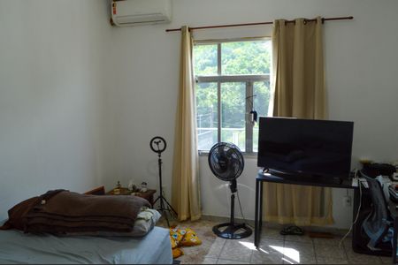 Casa à venda com 408m², 3 quartos e 4 vagasQuarto - Casa 1