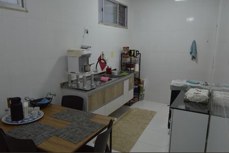 Casa à venda com 408m², 3 quartos e 4 vagasCasa 2  Cozinha