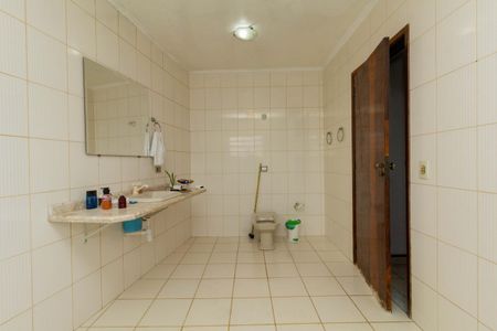 Casa à venda com 160m², 4 quartos e 3 vagas Casa à venda com 160m², 4 quartos e 3 vagasBanheiro Suíte