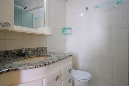 Apartamento à venda com 63m², 2 quartos e 2 vagas Apartamento à venda com 63m², 2 quartos e 2 vagasBanheiro da suíte