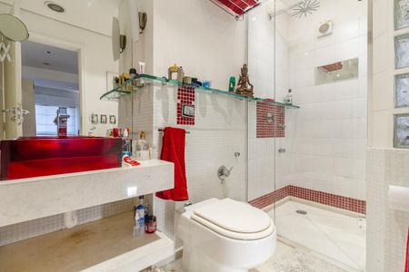 Apartamento à venda com 81m², 1 quarto e 1 vaga Apartamento à venda com 81m², 1 quarto e 1 vagaBanheiro da Suíte