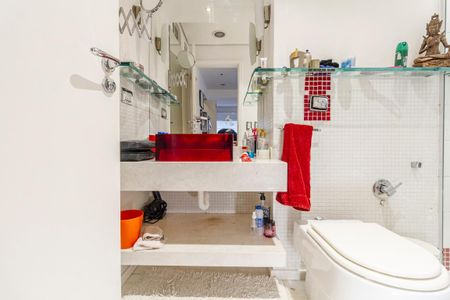 Apartamento à venda com 81m², 1 quarto e 1 vaga Apartamento à venda com 81m², 1 quarto e 1 vagaBanheiro da Suíte
