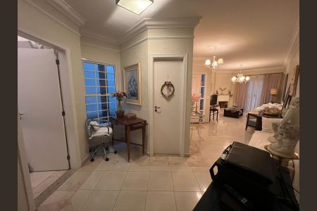 Casa à venda com 257m², 4 quartos e 4 vagas