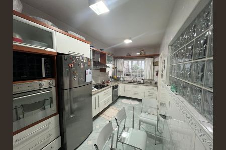 Casa à venda com 257m², 4 quartos e 4 vagas