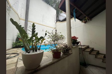Casa à venda com 257m², 4 quartos e 4 vagas