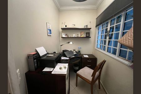 Casa à venda com 257m², 4 quartos e 4 vagas