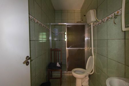 Casa à venda com 200m², 2 quartos e 2 vagas Casa à venda com 200m², 2 quartos e 2 vagasCasa 2 - Banheiro