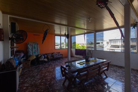 Casa à venda com 200m², 2 quartos e 2 vagas Casa à venda com 200m², 2 quartos e 2 vagasCasa 1 - Sala