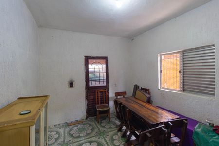 Casa à venda com 200m², 2 quartos e 2 vagas Casa à venda com 200m², 2 quartos e 2 vagasCasa 2 - Sala