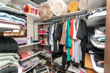 Casa à venda com 120m², 2 quartos e 4 vagas Casa à venda com 120m², 2 quartos e 4 vagasCloset Quarto 2