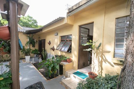 Casa à venda com 120m², 2 quartos e 4 vagas Casa à venda com 120m², 2 quartos e 4 vagasJardim