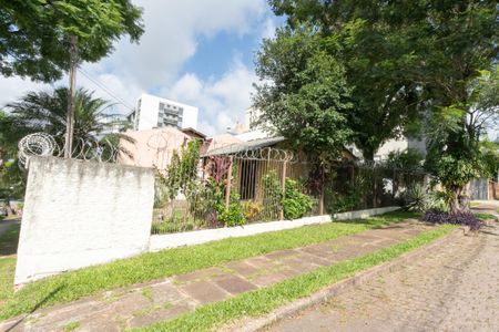 Casa à venda com 120m², 2 quartos e 4 vagas Casa à venda com 120m², 2 quartos e 4 vagasFachada