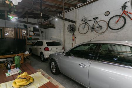 Casa à venda com 120m², 2 quartos e 4 vagas Casa à venda com 120m², 2 quartos e 4 vagasGaragem