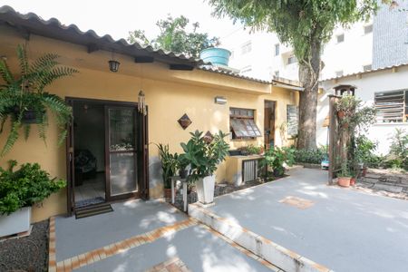 Casa à venda com 120m², 2 quartos e 4 vagas Casa à venda com 120m², 2 quartos e 4 vagasJardim