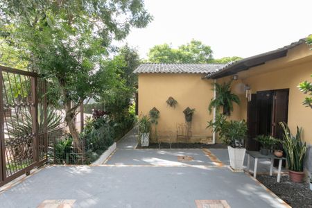 Casa à venda com 120m², 2 quartos e 4 vagas Casa à venda com 120m², 2 quartos e 4 vagasJardim