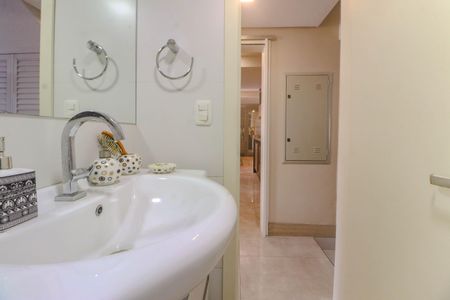 Casa à venda com 280m², 3 quartos e 3 vagasBanheiro de Serviço