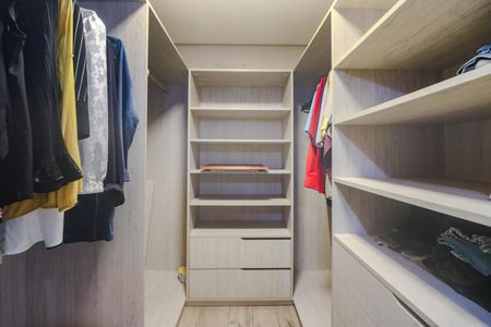 Casa à venda com 280m², 3 quartos e 3 vagasSuíte - Closet