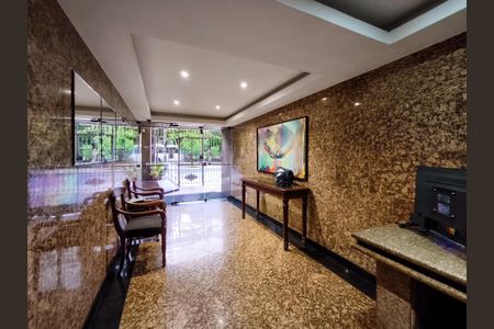 Apartamento à venda com 110m², 2 quartos e 1 vagaFachada e portaria