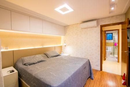 Apartamento à venda com 142m², 3 quartos e 2 vagas Apartamento à venda com 142m², 3 quartos e 2 vagasSuíte