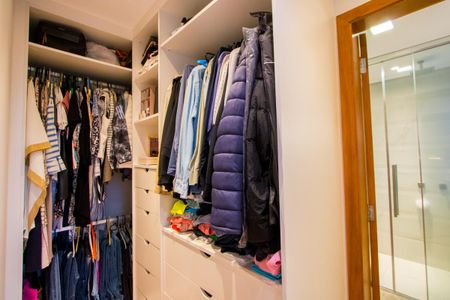 Apartamento à venda com 142m², 3 quartos e 2 vagas Apartamento à venda com 142m², 3 quartos e 2 vagasCloset da Suíte