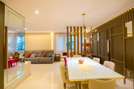 Apartamento à venda com 142m², 3 quartos e 2 vagas Apartamento à venda com 142m², 3 quartos e 2 vagasSala