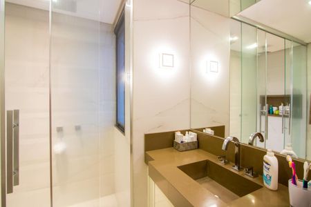 Apartamento à venda com 142m², 3 quartos e 2 vagas Apartamento à venda com 142m², 3 quartos e 2 vagasBanheiro da Suíte