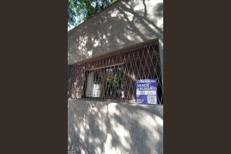 Casa à venda com 216m², 4 quartos e 4 vagas Casa à venda com 216m², 4 quartos e 4 vagasPlaca