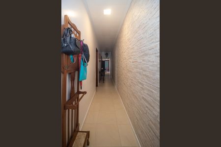 Casa à venda com 216m², 4 quartos e 4 vagas Casa à venda com 216m², 4 quartos e 4 vagasCorredor