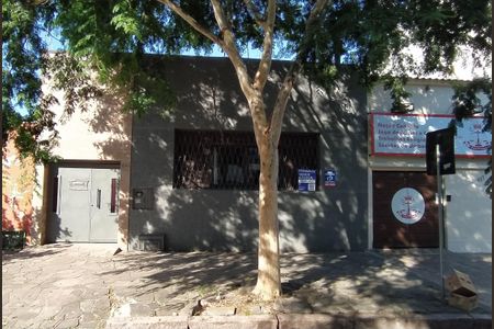 Casa à venda com 216m², 4 quartos e 4 vagas Casa à venda com 216m², 4 quartos e 4 vagasFachada