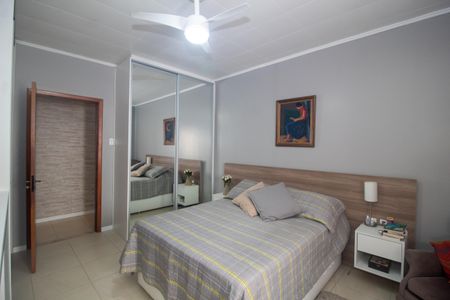 Casa à venda com 216m², 4 quartos e 4 vagas Casa à venda com 216m², 4 quartos e 4 vagasSuite