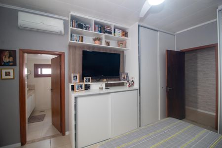 Casa à venda com 216m², 4 quartos e 4 vagas Casa à venda com 216m², 4 quartos e 4 vagasSuite