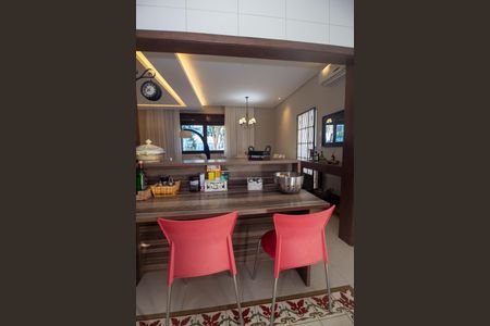 Casa à venda com 216m², 4 quartos e 4 vagas Casa à venda com 216m², 4 quartos e 4 vagasCozinha