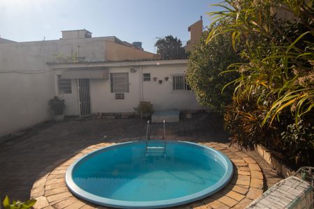 Casa à venda com 216m², 4 quartos e 4 vagas Casa à venda com 216m², 4 quartos e 4 vagasvista