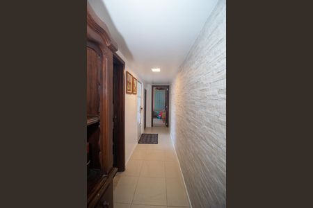 Casa à venda com 216m², 4 quartos e 4 vagas Casa à venda com 216m², 4 quartos e 4 vagasCorredor