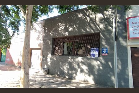 Casa à venda com 216m², 4 quartos e 4 vagas Casa à venda com 216m², 4 quartos e 4 vagasFachada