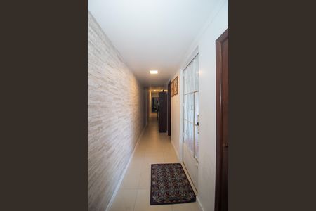 Casa à venda com 216m², 4 quartos e 4 vagas Casa à venda com 216m², 4 quartos e 4 vagasCorredor