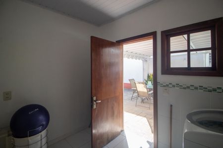 Casa à venda com 216m², 4 quartos e 4 vagas Casa à venda com 216m², 4 quartos e 4 vagasÁrea de Serviço