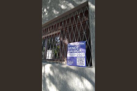 Casa à venda com 216m², 4 quartos e 4 vagas Casa à venda com 216m², 4 quartos e 4 vagasPlaca