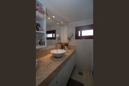 Casa à venda com 216m², 4 quartos e 4 vagas Casa à venda com 216m², 4 quartos e 4 vagasBanheiro da Suíte