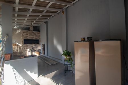 Casa à venda com 216m², 4 quartos e 4 vagas Casa à venda com 216m², 4 quartos e 4 vagasÁrea comum - Churrasqueira