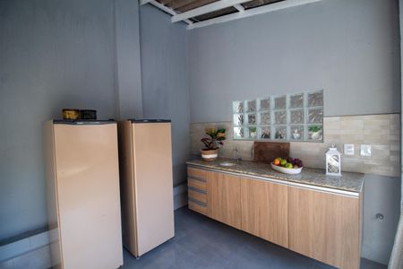 Casa à venda com 216m², 4 quartos e 4 vagas Casa à venda com 216m², 4 quartos e 4 vagasÁrea comum - Churrasqueira