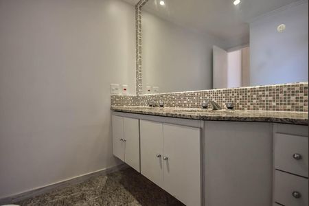 Apartamento à venda com 165m², 4 quartos e 2 vagas Apartamento à venda com 165m², 4 quartos e 2 vagasBanheiro da Suíte 3