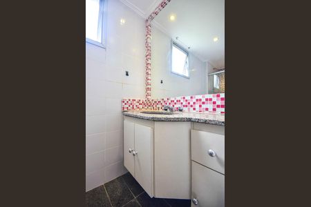 Apartamento à venda com 165m², 4 quartos e 2 vagas Apartamento à venda com 165m², 4 quartos e 2 vagasBanheiro Suíte 1